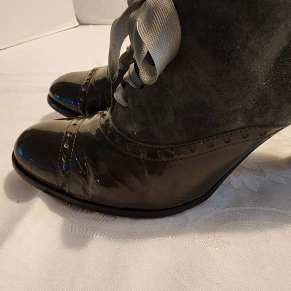 Size 10B Coach 3.5" High Heels Suede & Patent Leather Ribbon Laced Oxfords Italy - Picture 7 of 9